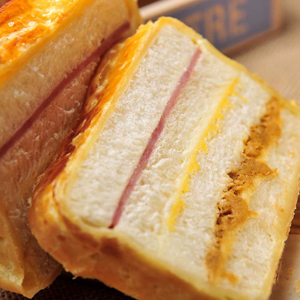 招牌肉鬆起酥火腿三明治