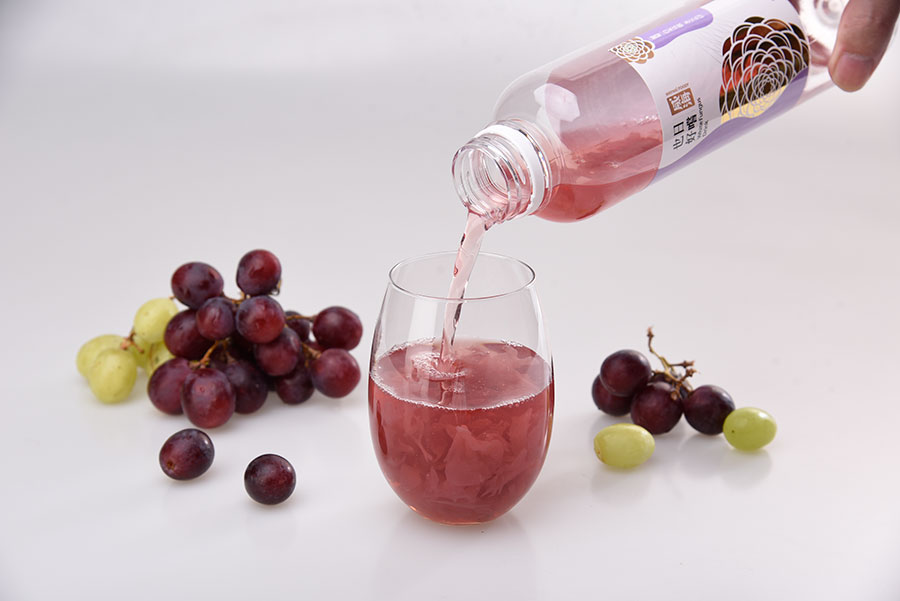 嚴選紅白葡萄搭配檸檬的微酸點題