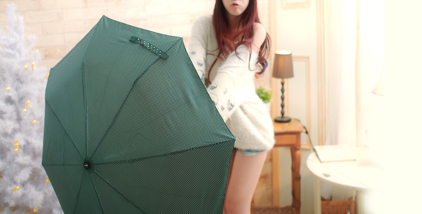 梅雨季來臨,自動三折傘帶出門方便,現在限量出清