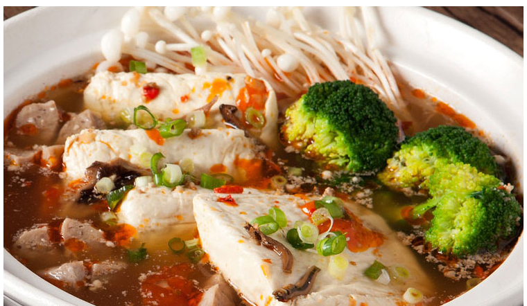 樂華夜市郭記,麻辣臭豆腐手工製作,吸引觀光客
