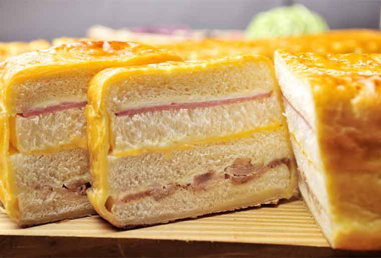 燻雞火腿起士起酥三明治